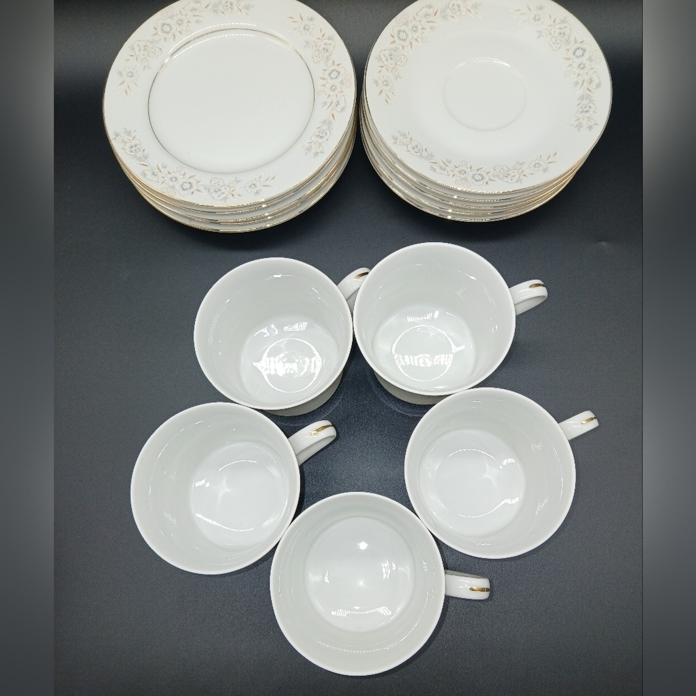 Winchester China Tea Set by Diamond China (Japan)​​​ - Picture 6 of 12